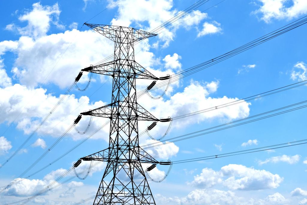 最終保障供給料金の見直しとは？2026年10月の発表から電力小売への影響を解説